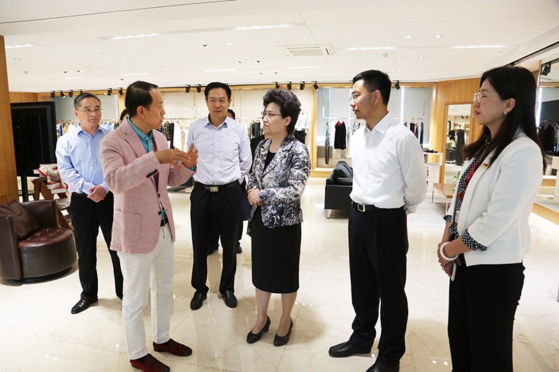 山東省委常委、統(tǒng)戰(zhàn)部部長(zhǎng)邢善萍一行到聯(lián)橋集團(tuán)調(diào)研